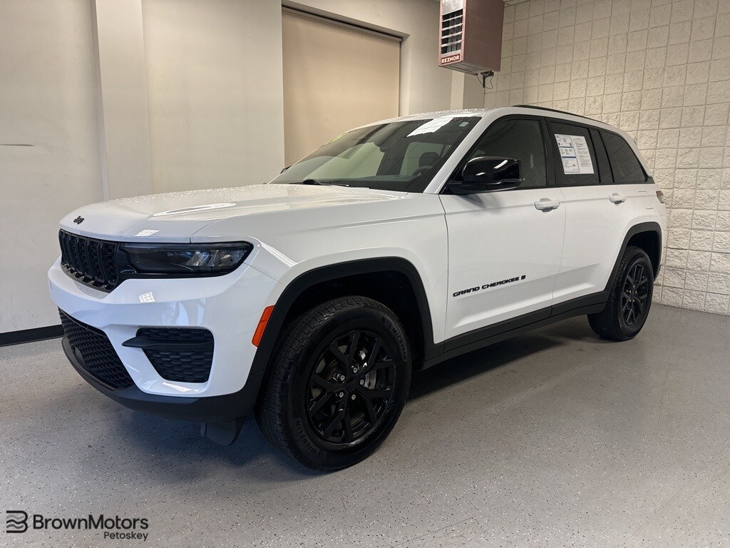 Certified 2024 Jeep Grand Cherokee Laredo SUV