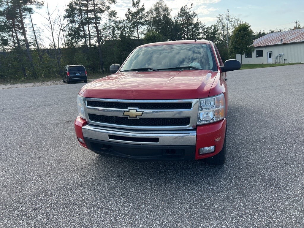2011 Chevrolet Silverado 1500 LT photo 2