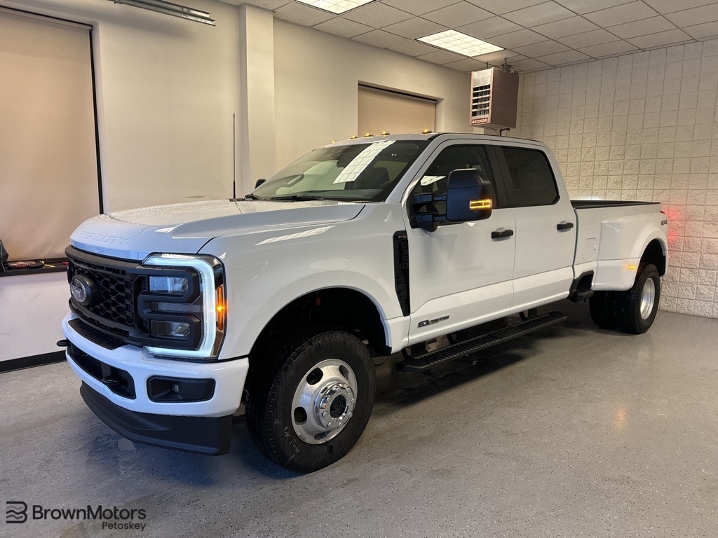 2026 Ford F-350 Super Duty XL's photo
