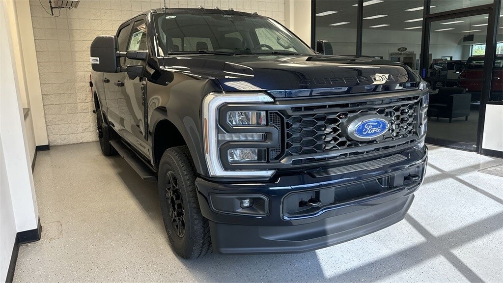 2025 Ford F-350 XL photo 2