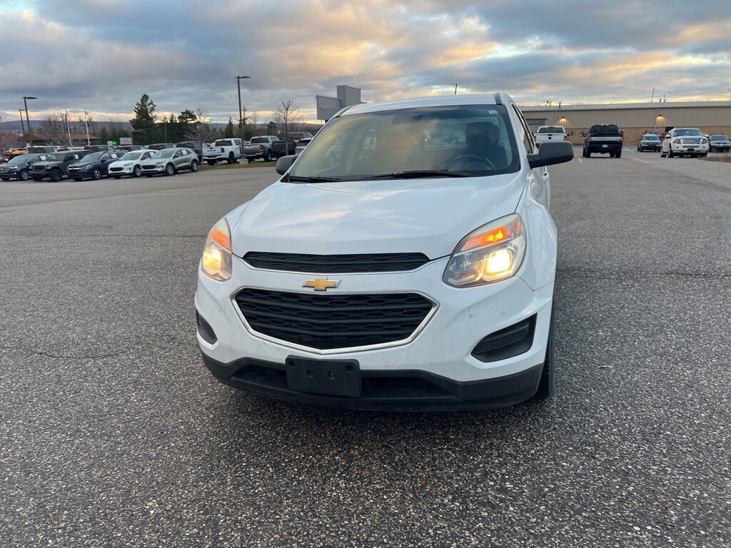 2016 Chevrolet Equinox LS photo 2