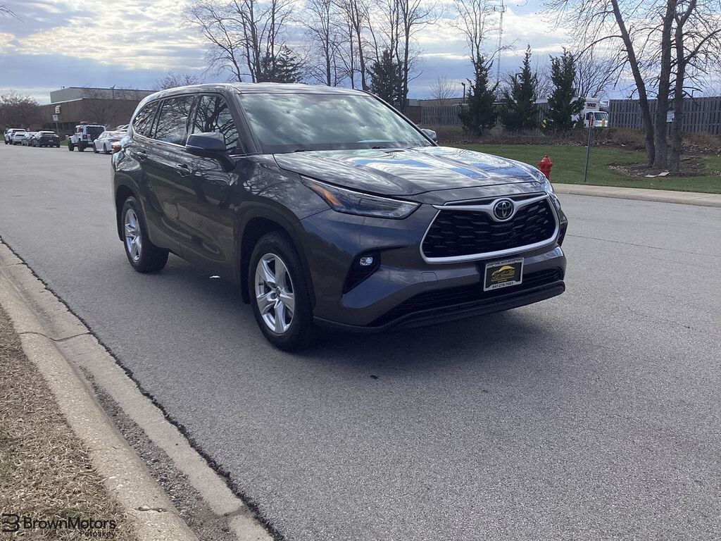 Used 2021 Toyota Highlander LE SUV