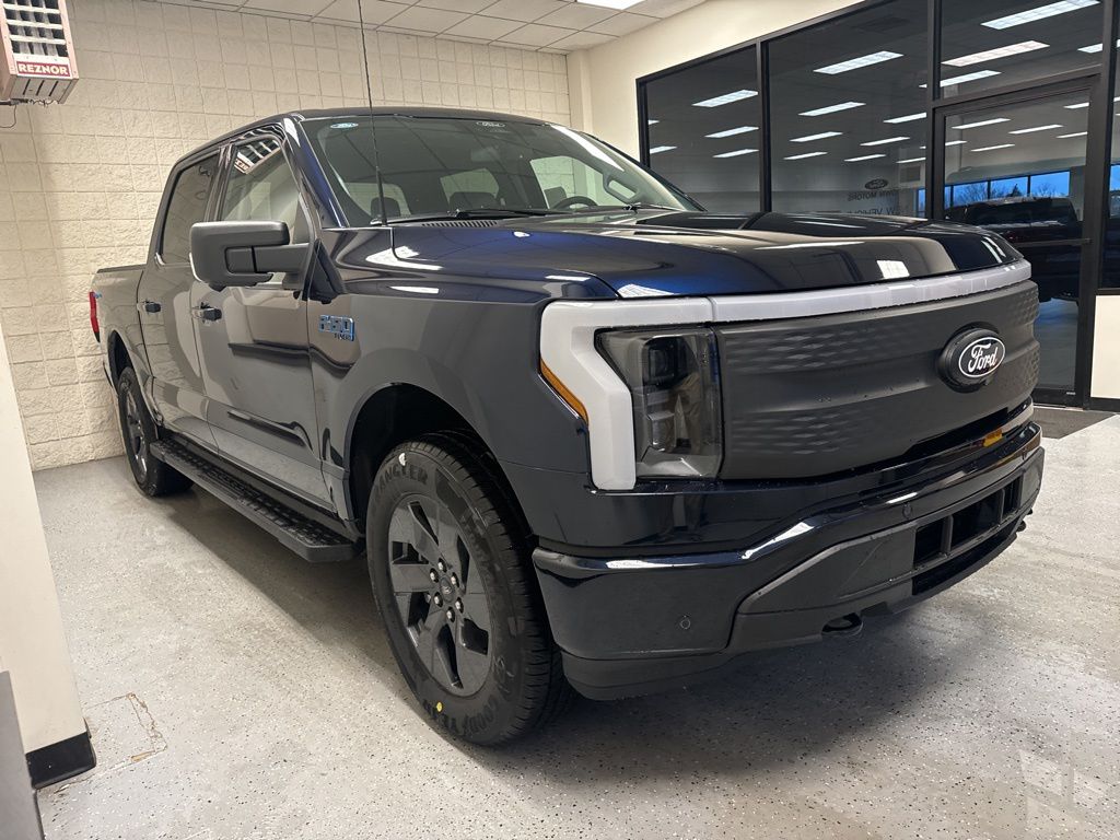 2025 Ford F-150 Lightning Flash - Photo 10