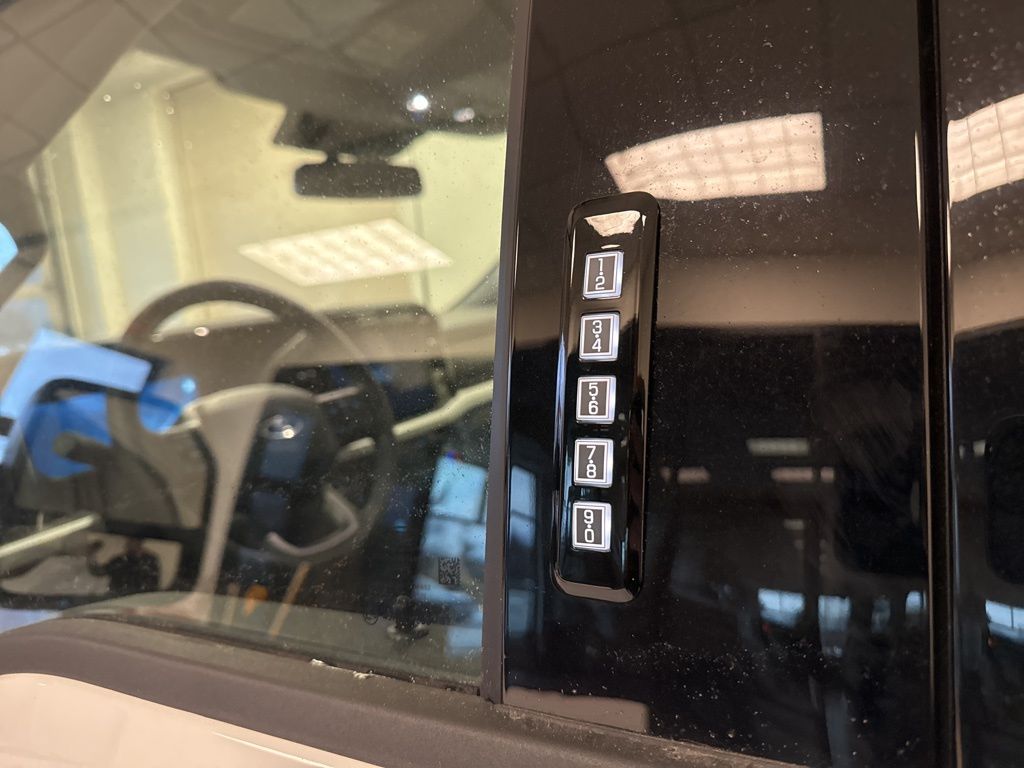2026 Ford F-350 Super Duty XLT - Photo 8