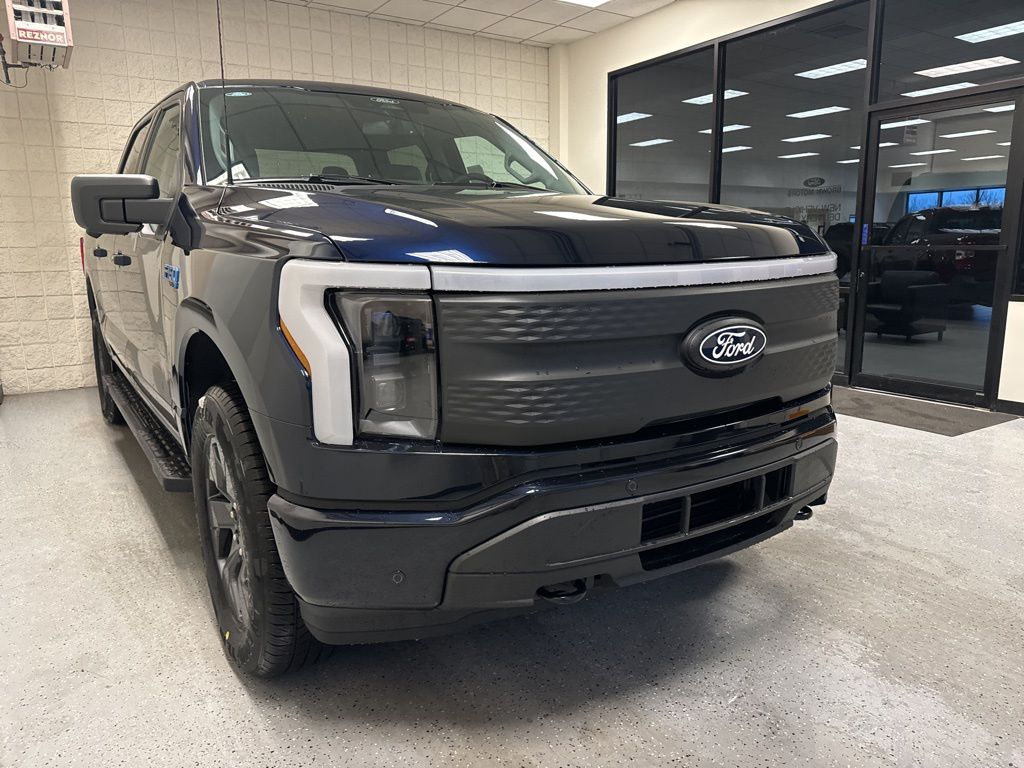 2025 Ford F-150 Lightning Flash - Photo 11