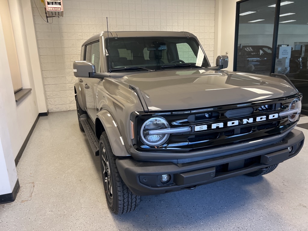 New 2025 Ford Bronco Outer Banks SUV