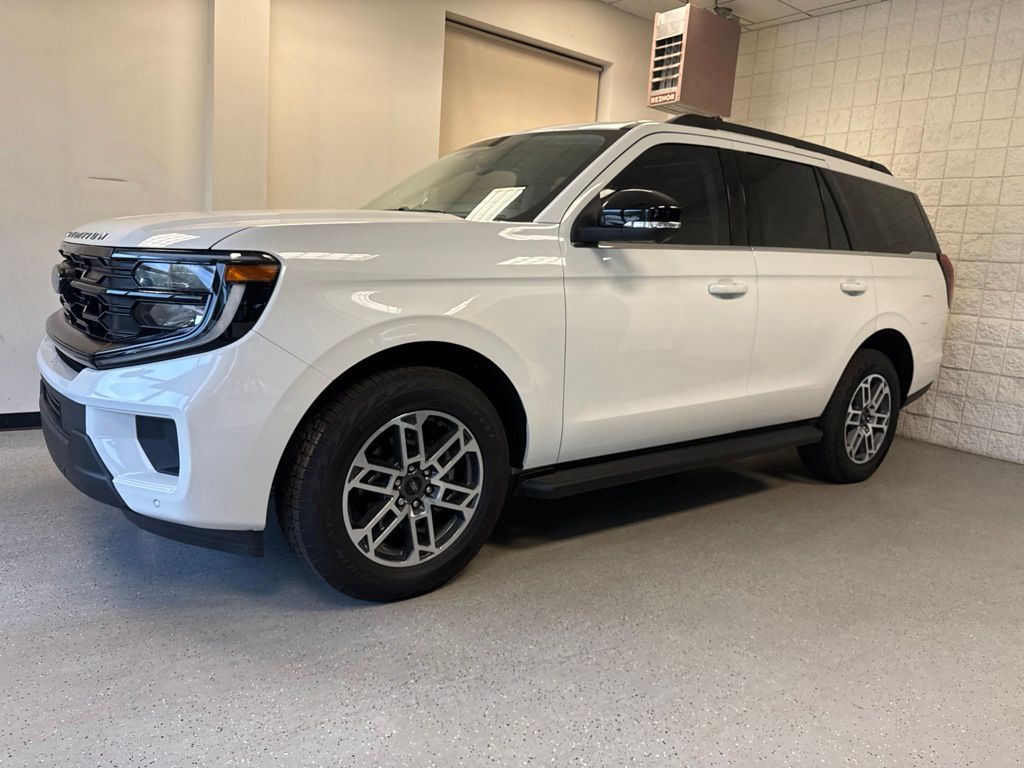 2025 Ford Expedition Active - Photo 13