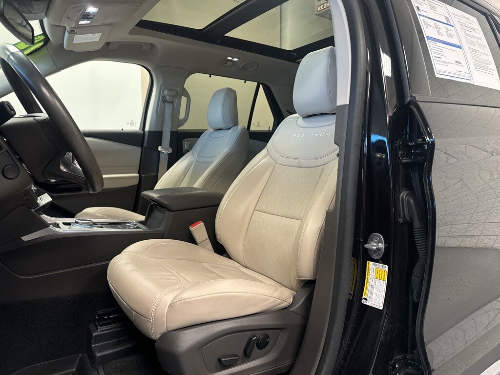 2024 Ford Explorer Platinum photo 3