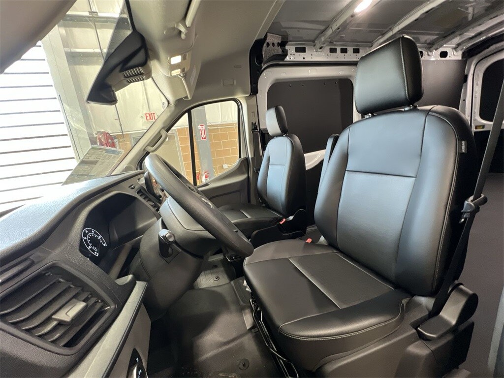 2025 Ford Transit Cargo Van photo 4