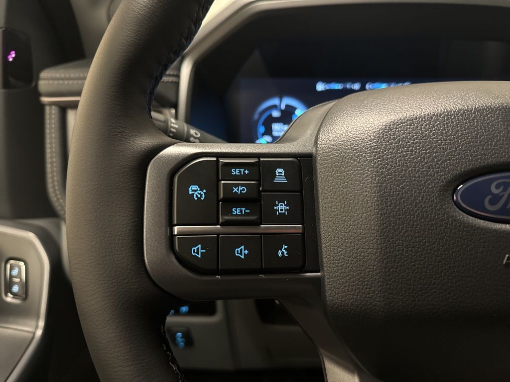 2025 Ford F-150 Lightning Flash - Photo 41