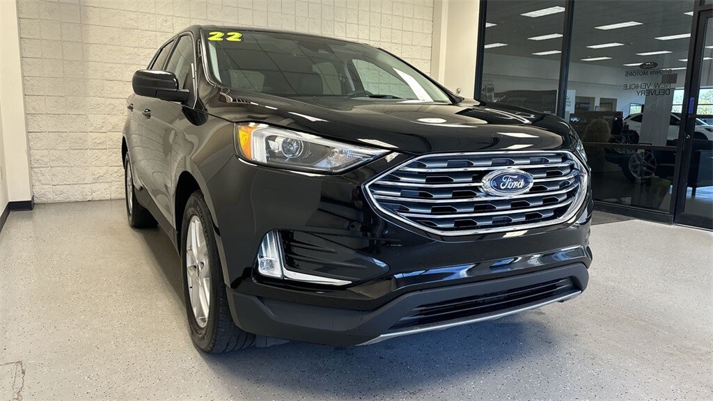 2022 Ford Edge SEL photo 2