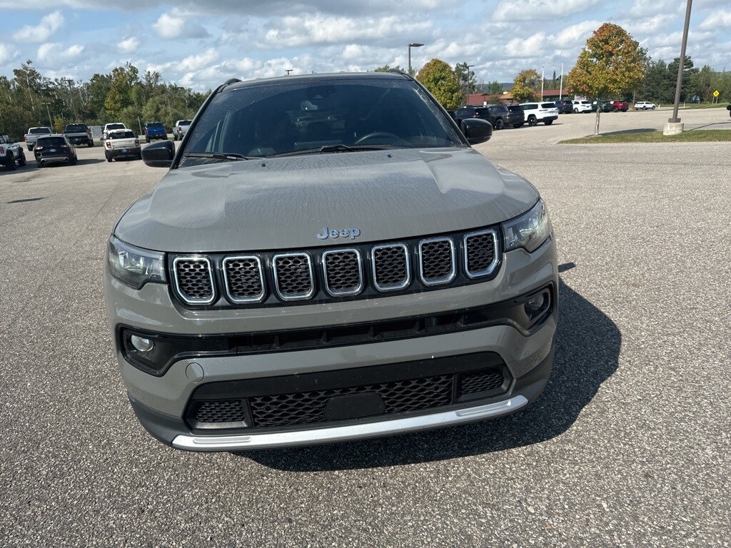 2023 Jeep Compass Limited photo 3