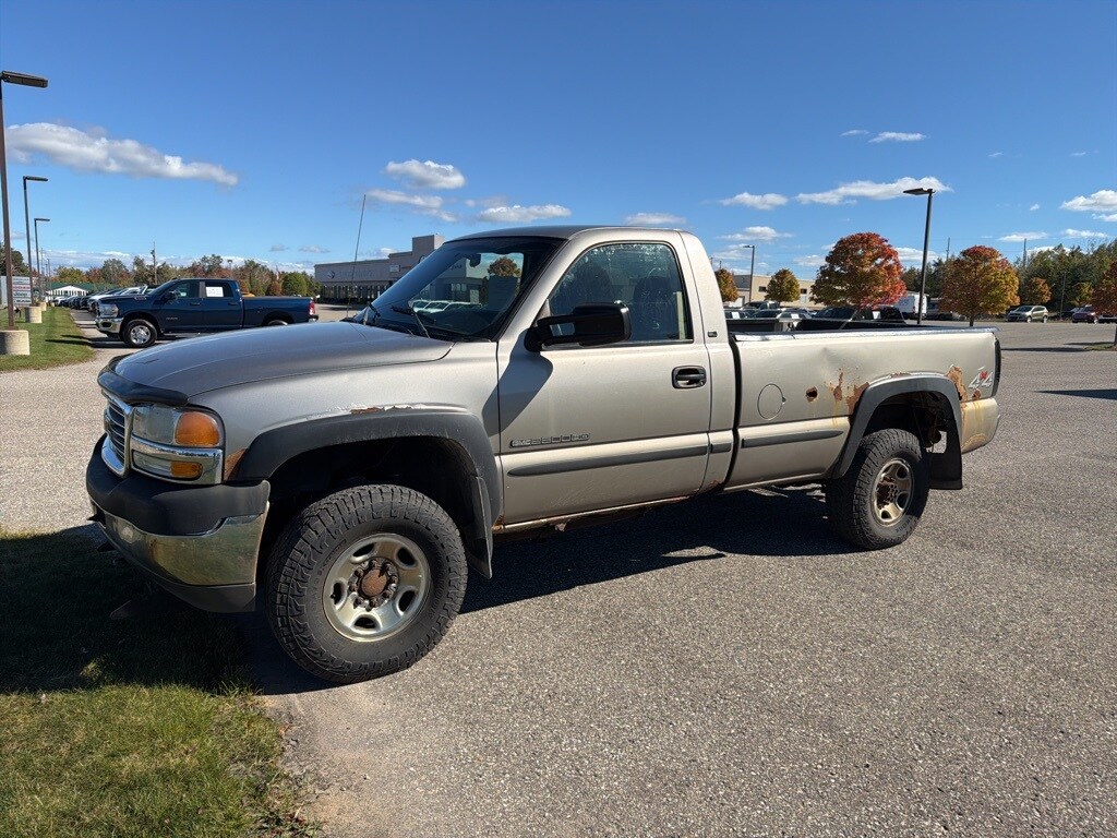 2002 Gmc Sierra SL photo 2
