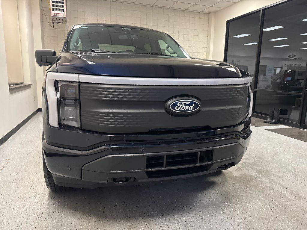 2025 Ford F-150 Lightning Flash - Photo 12
