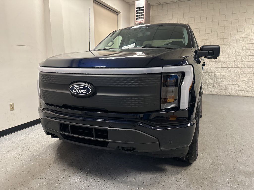 2025 Ford F-150 Lightning Flash - Photo 14