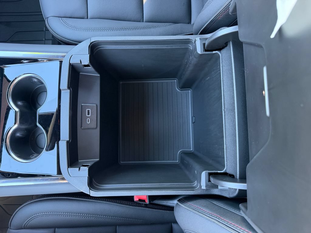 2026 Chevrolet Suburban RST - Photo 34