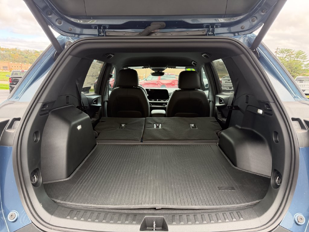 2027 Chevrolet Equinox LT - Photo 10