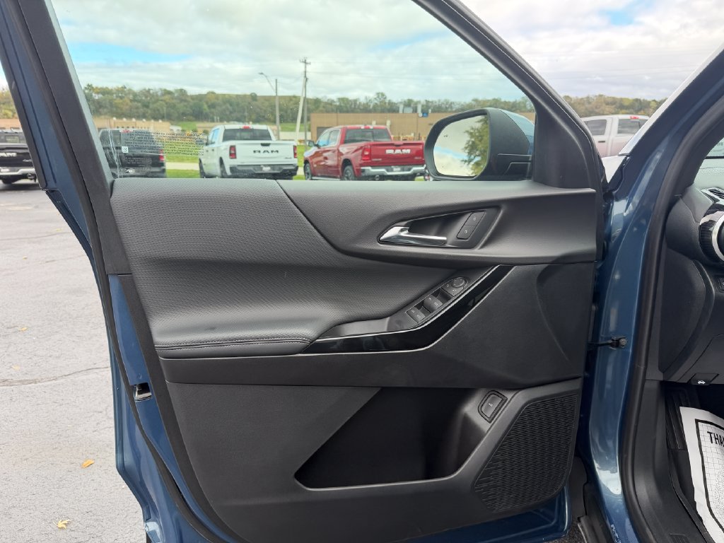 2027 Chevrolet Equinox LT - Photo 14