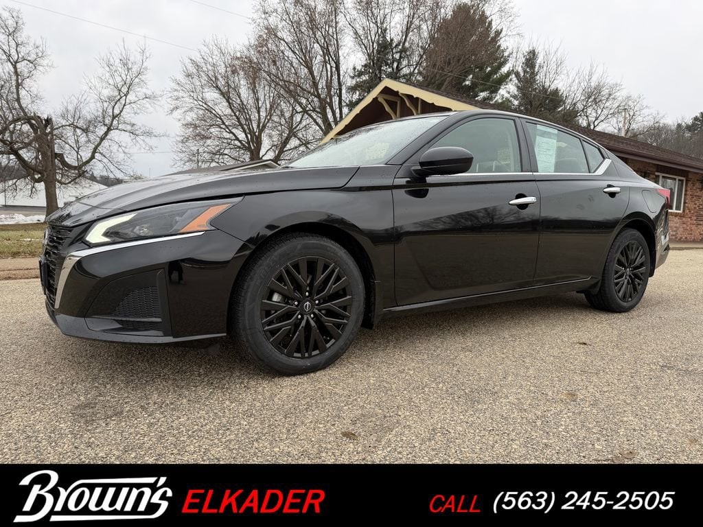 Used 2023 Nissan Altima 2.5 SV