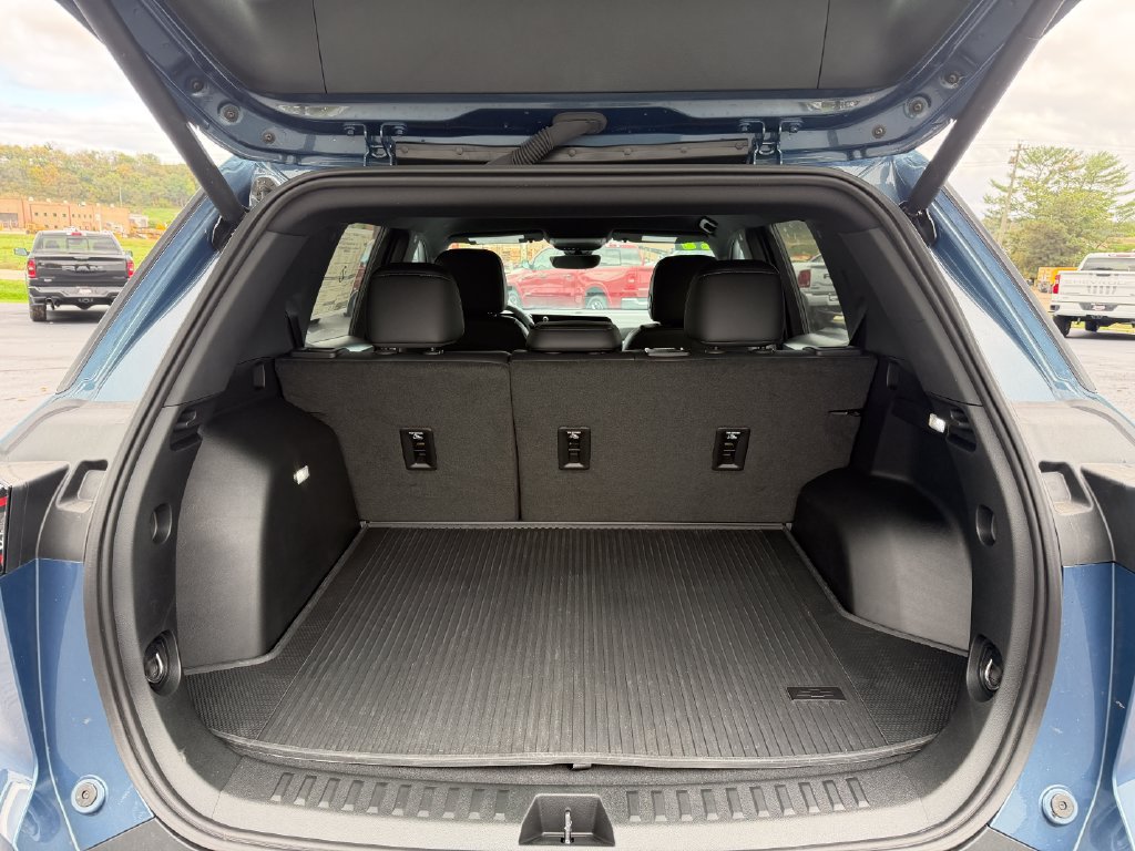 2027 Chevrolet Equinox LT - Photo 8
