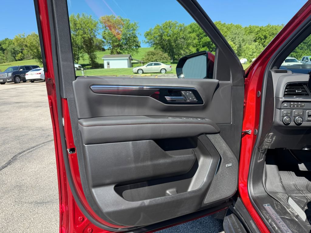2026 Chevrolet Suburban RST - Photo 17