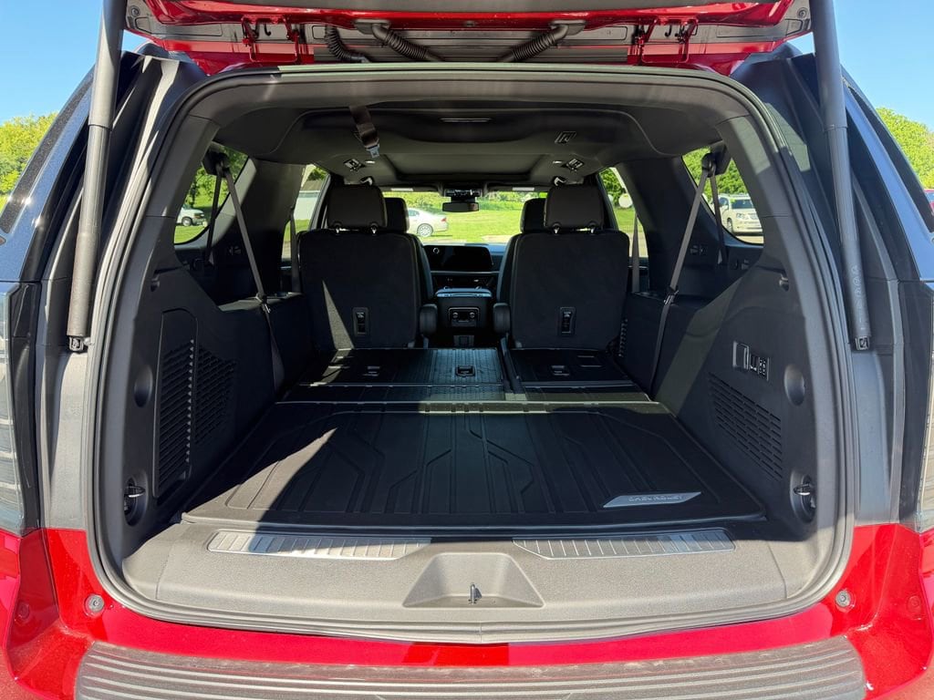 2026 Chevrolet Suburban RST - Photo 11