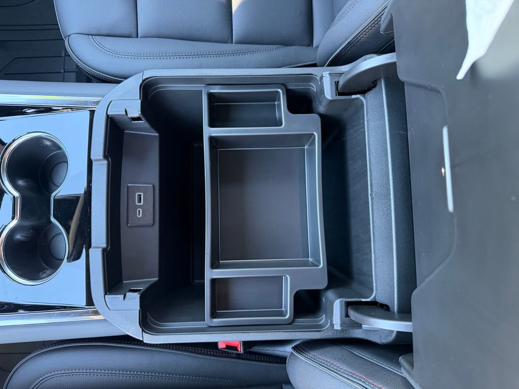 2026 Chevrolet Suburban RST - Photo 33