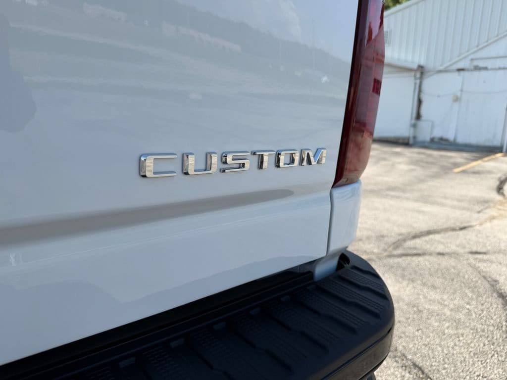 2026 Chevrolet Silverado 2500 HD Custom - Photo 9