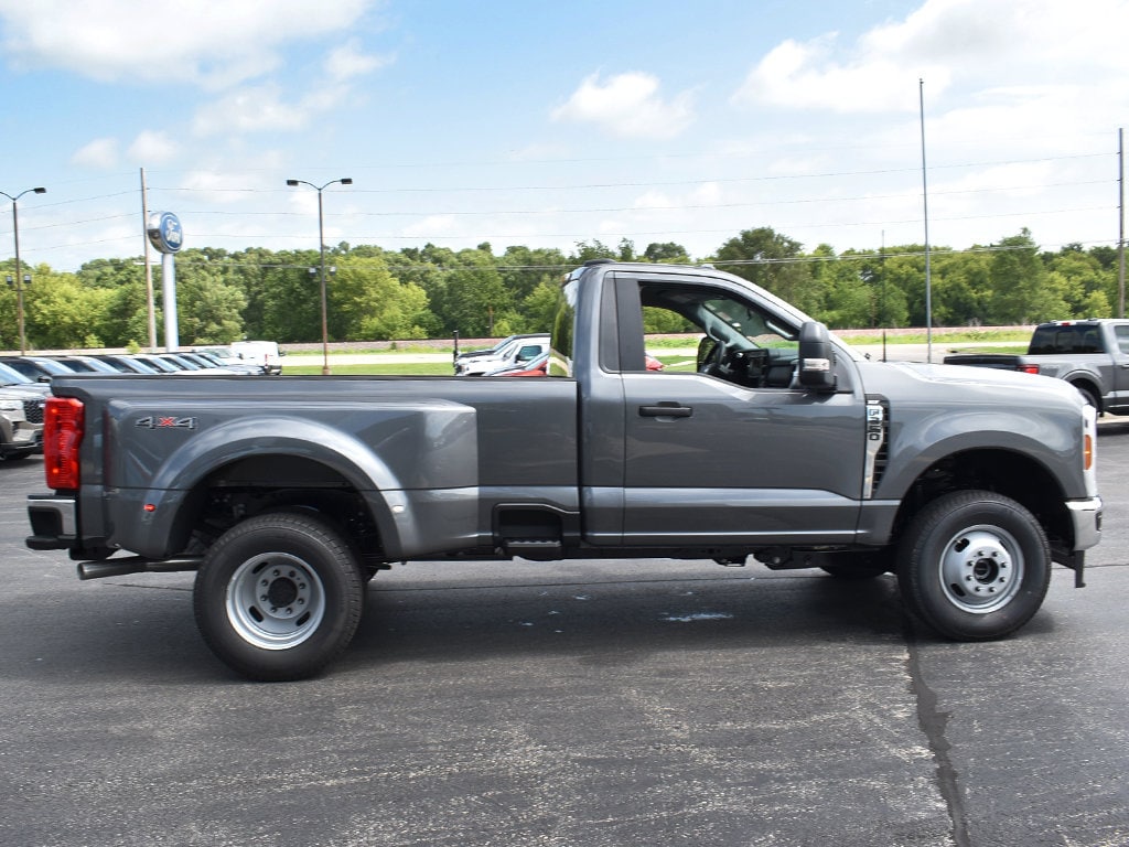 2026 Ford F-350 Super Duty XLT - Photo 11