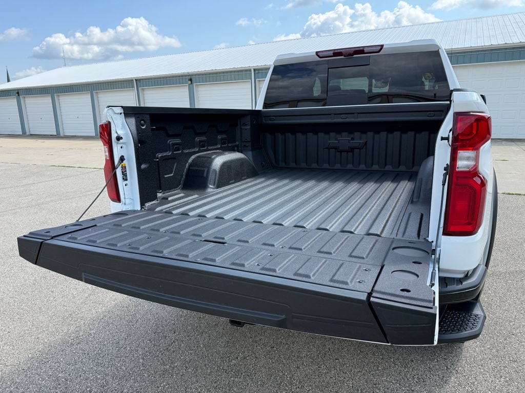 2026 Chevrolet Silverado 1500 ZR2 - Photo 12