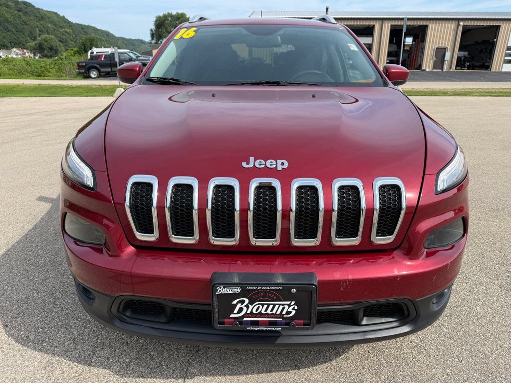 Used 2016 Jeep Cherokee Latitude with VIN 1C4PJMCS3GW101816 for sale in Guttenberg, IA