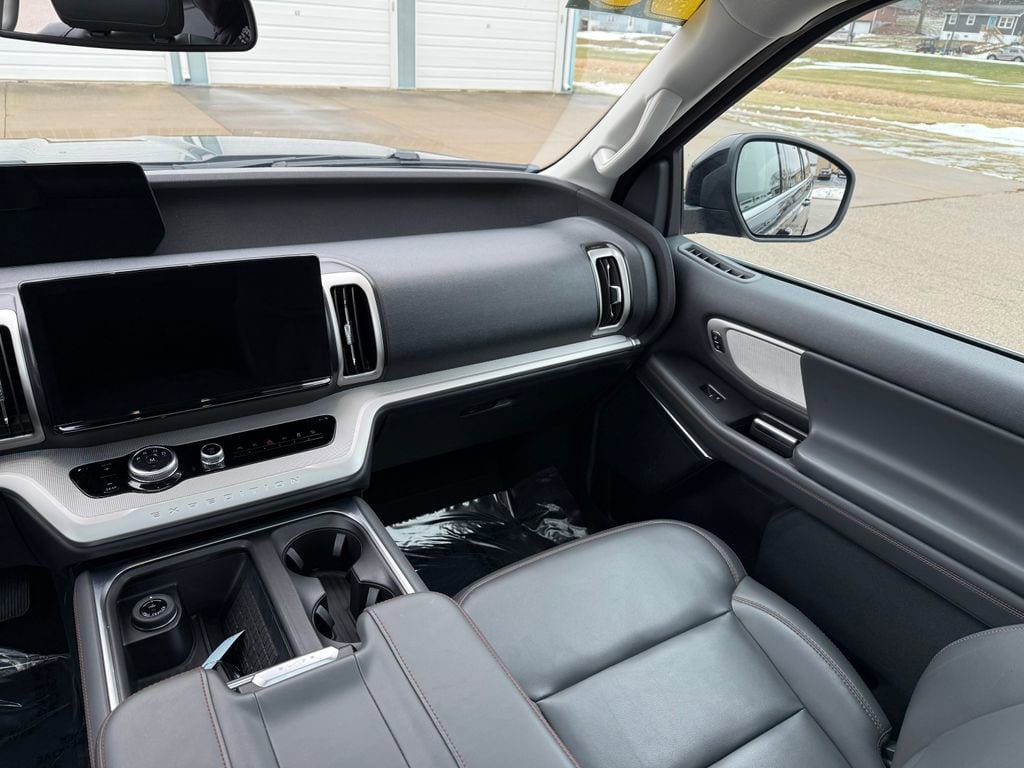 2025 Ford Expedition Active - Photo 31