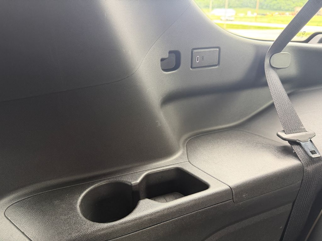 2022 GMC Yukon SLT - Photo 39