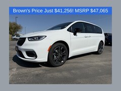 2026 Chrysler Pacifica SELECT Passenger Van