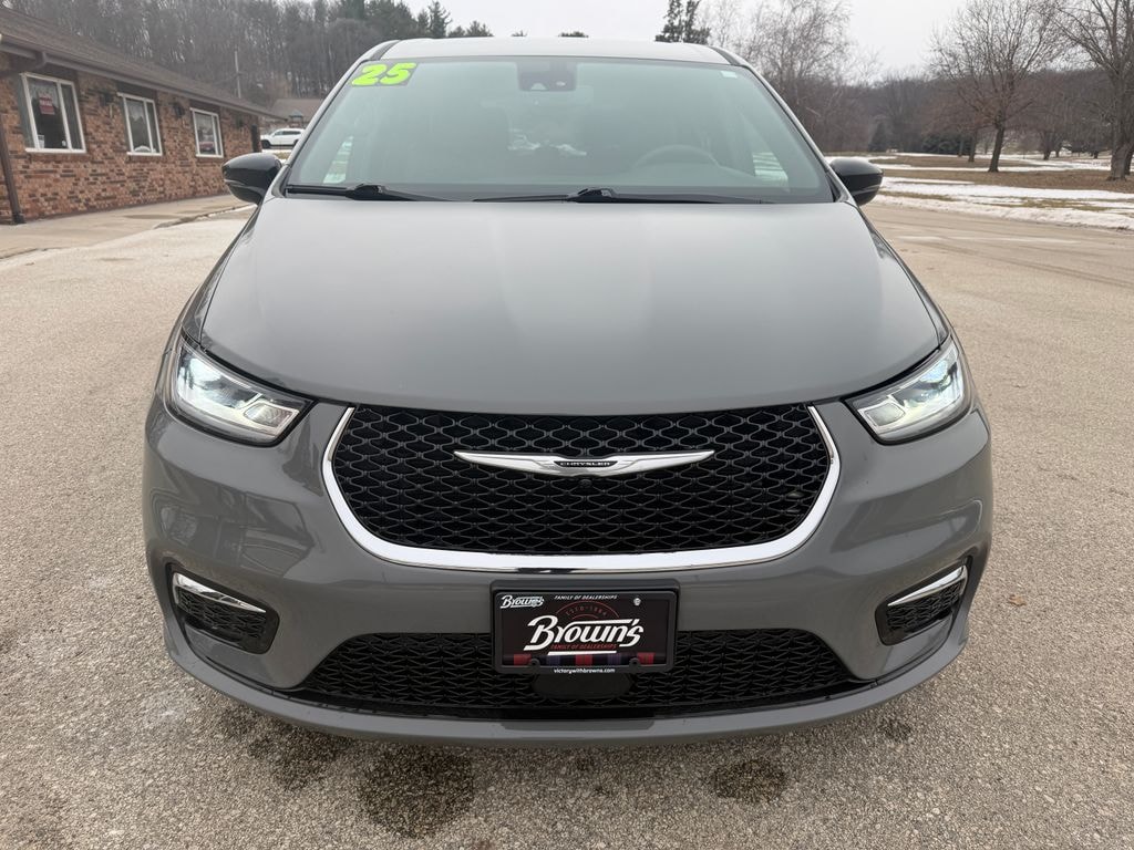 Used 2025 Chrysler Pacifica Select Minivan/Van