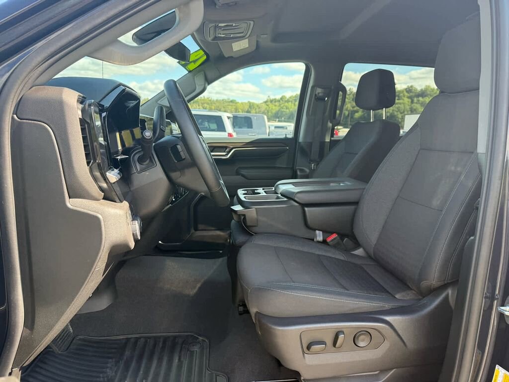 Used 2024 Chevrolet Silverado 1500 LT 4WD Crew Cab 147 LT w/2FL