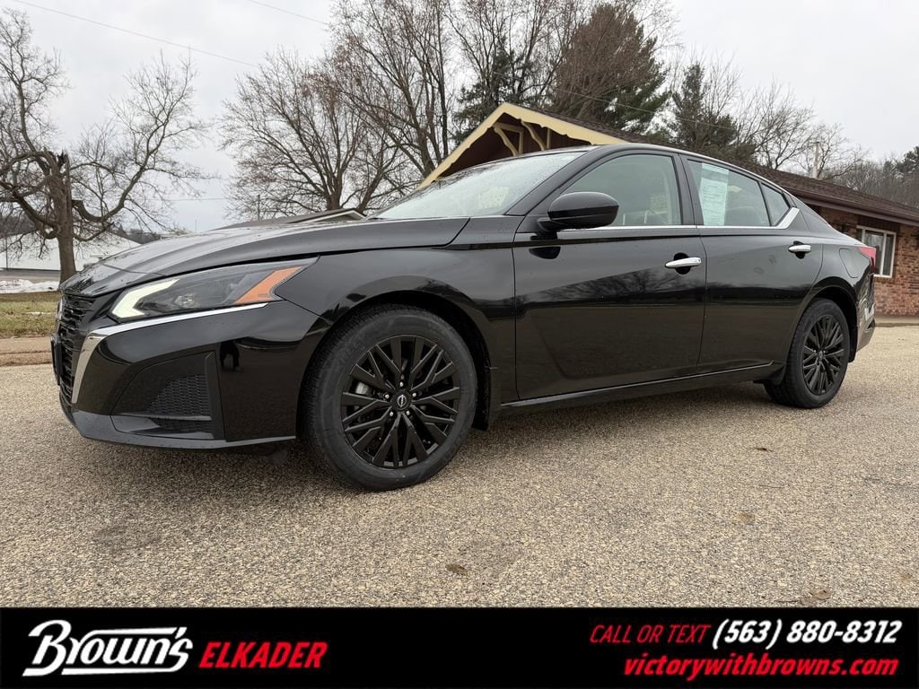 2023 Nissan Altima SV's photo