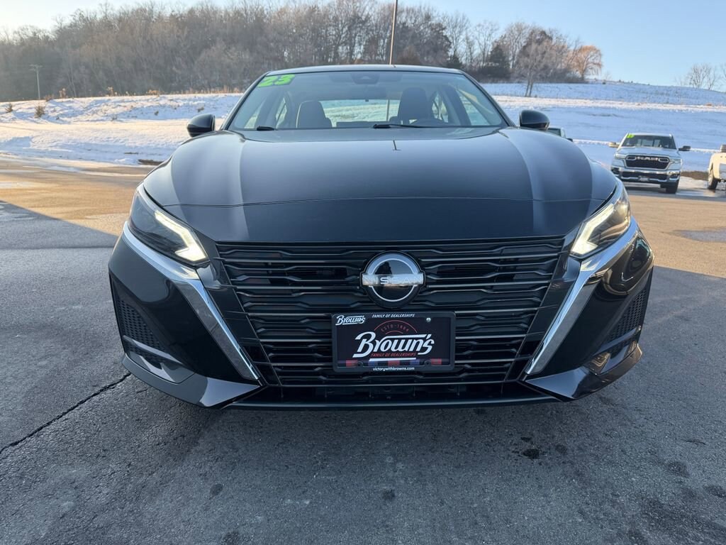 Used 2023 Nissan Altima 2.5 SV Sedan