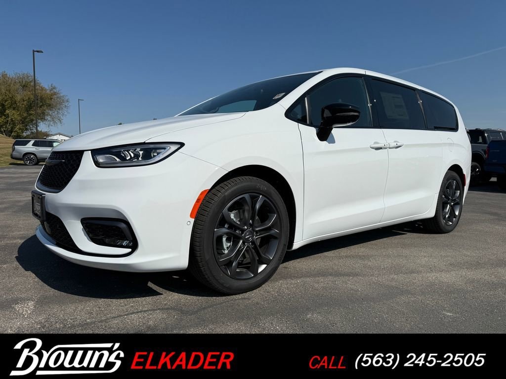 2026 Chrysler Pacifica Passenger Van 