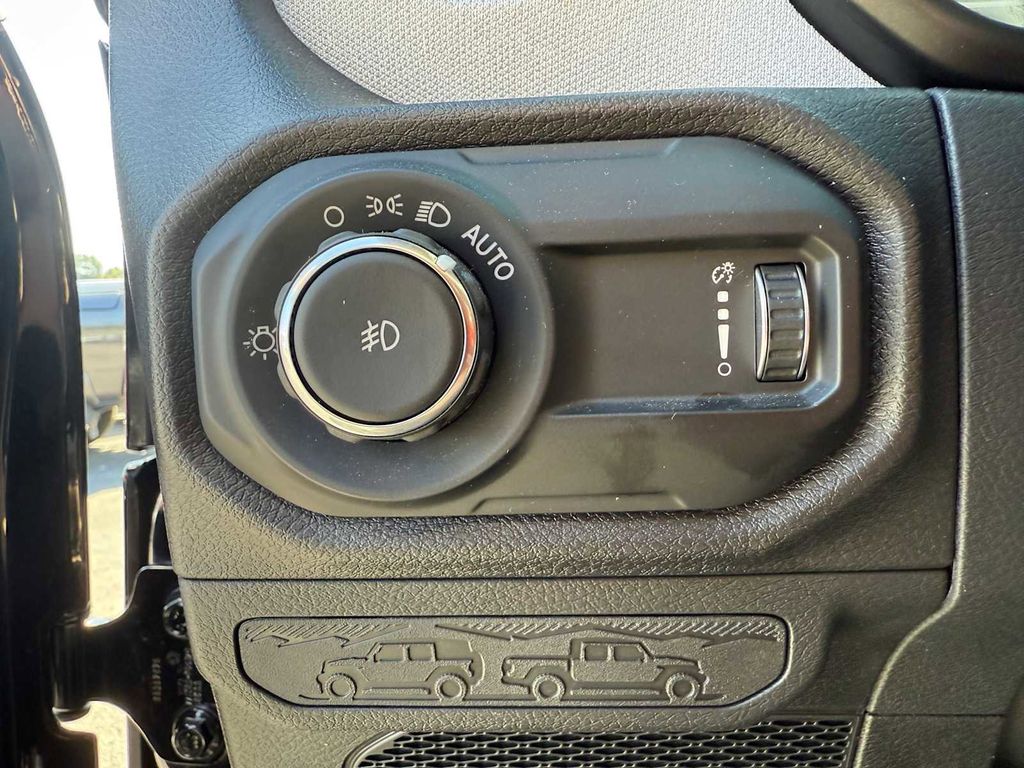 2024 Jeep Wrangler 4-Door Willys - Photo 17