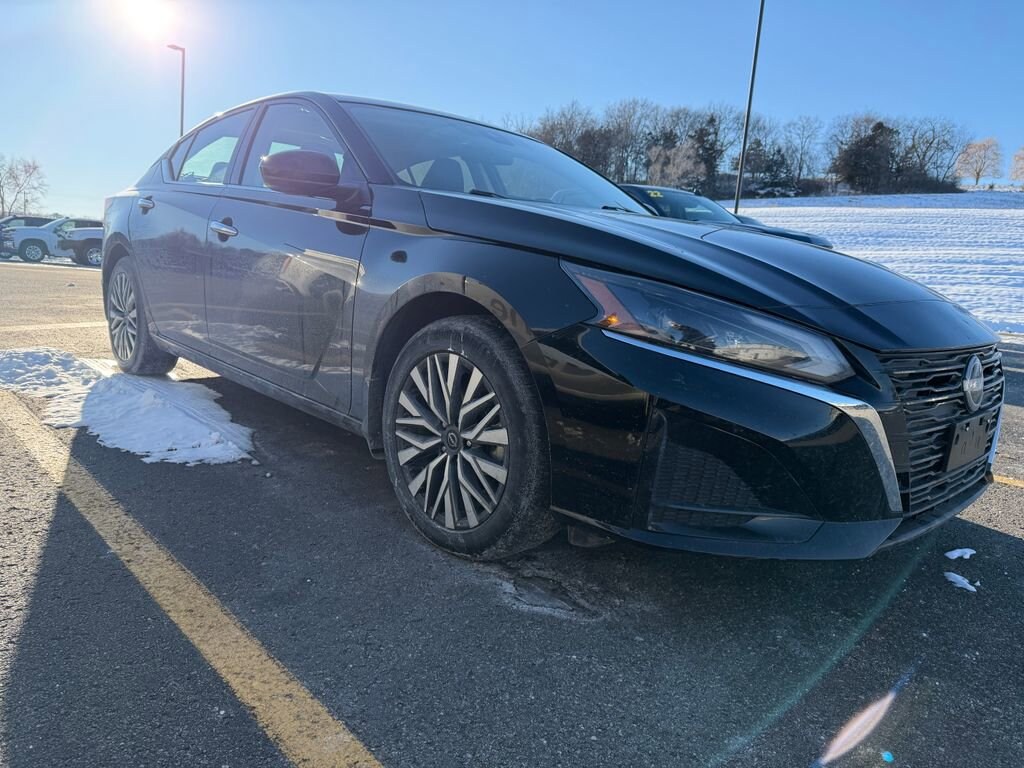 Used 2023 Nissan Altima 2.5 SV Sedan