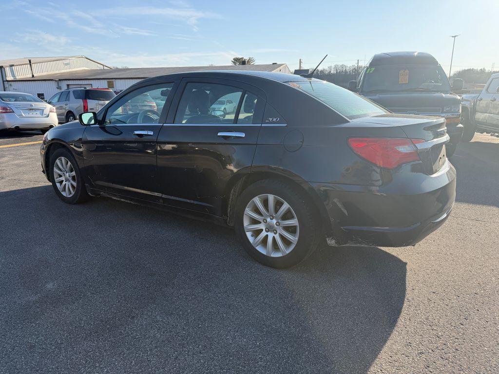 Used 2014 Chrysler 200 Limited with VIN 1C3CCBCG8EN172784 for sale in Elkader, IA
