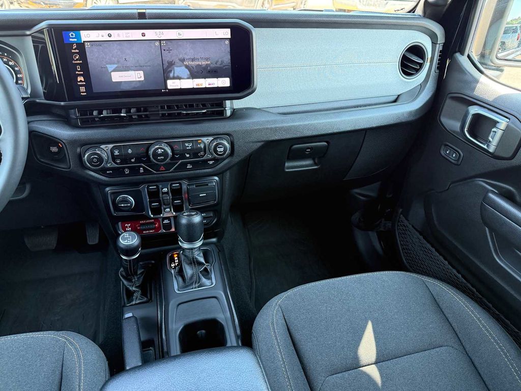 2024 Jeep Wrangler 4-Door Willys - Photo 23