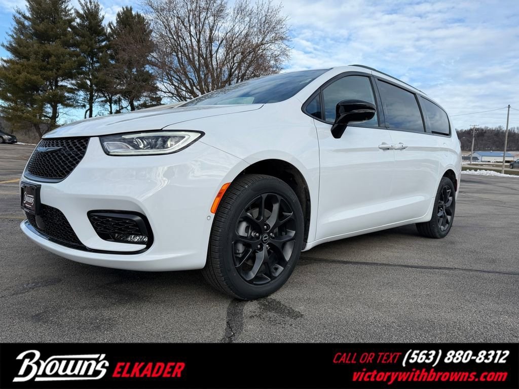 New 2026 Chrysler Pacifica SELECT AWD Passenger Van