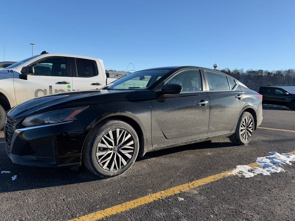 Used 2023 Nissan Altima 2.5 SV Sedan