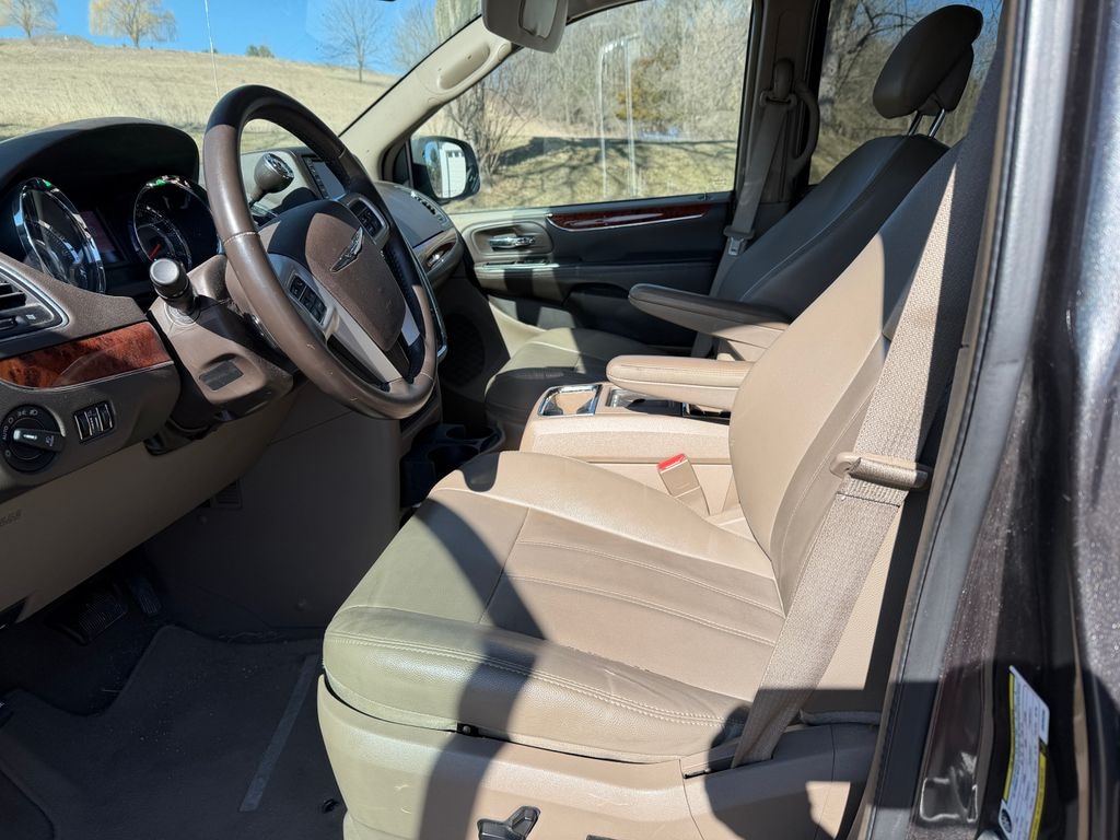 Used 2016 Chrysler Town & Country Touring Minivan/Van