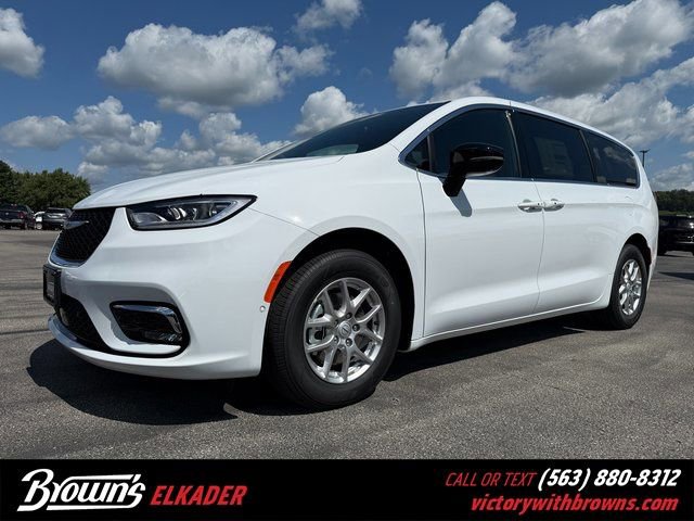 2026 Chrysler Pacifica Passenger Van 