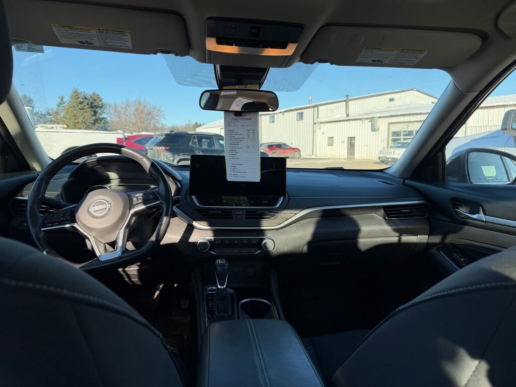 Used 2023 Nissan Altima 2.5 SV Sedan