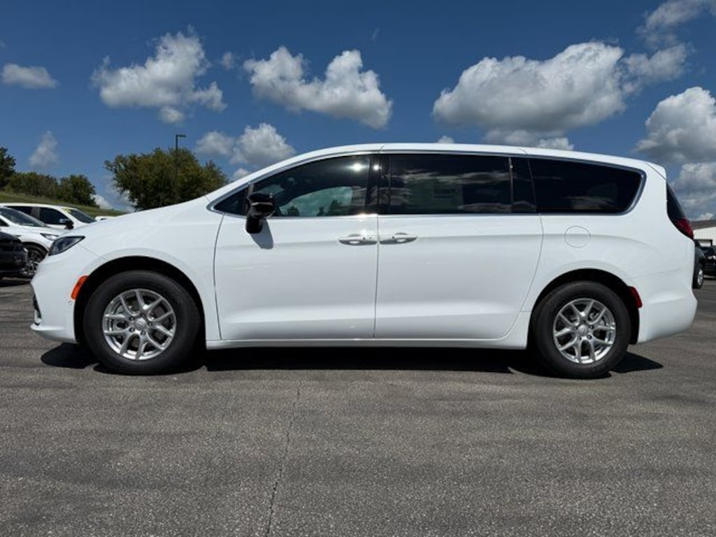 New 2026 Chrysler Pacifica Select Passenger Van