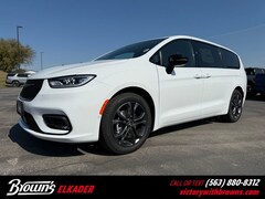 2026 Chrysler Pacifica SELECT Passenger Van